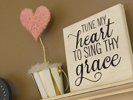 ONE HOUR Yarn Wrapped Heart Decoration