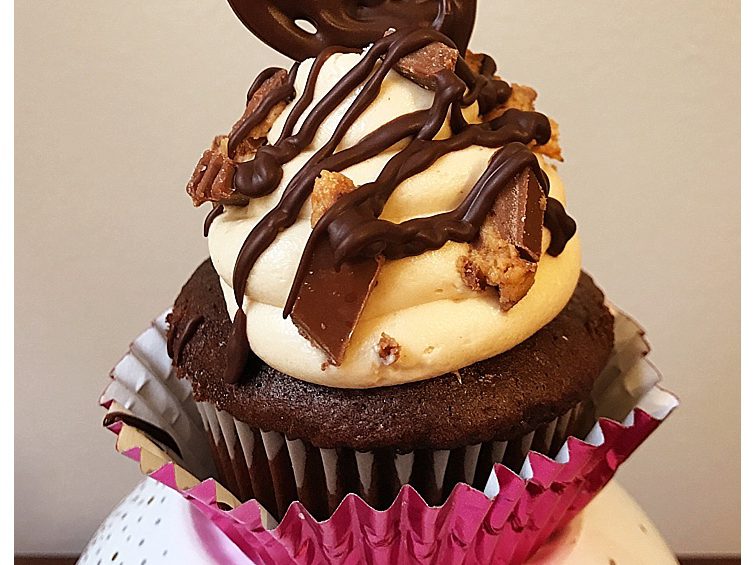 THE BEST Reese’s Lover Cupcakes