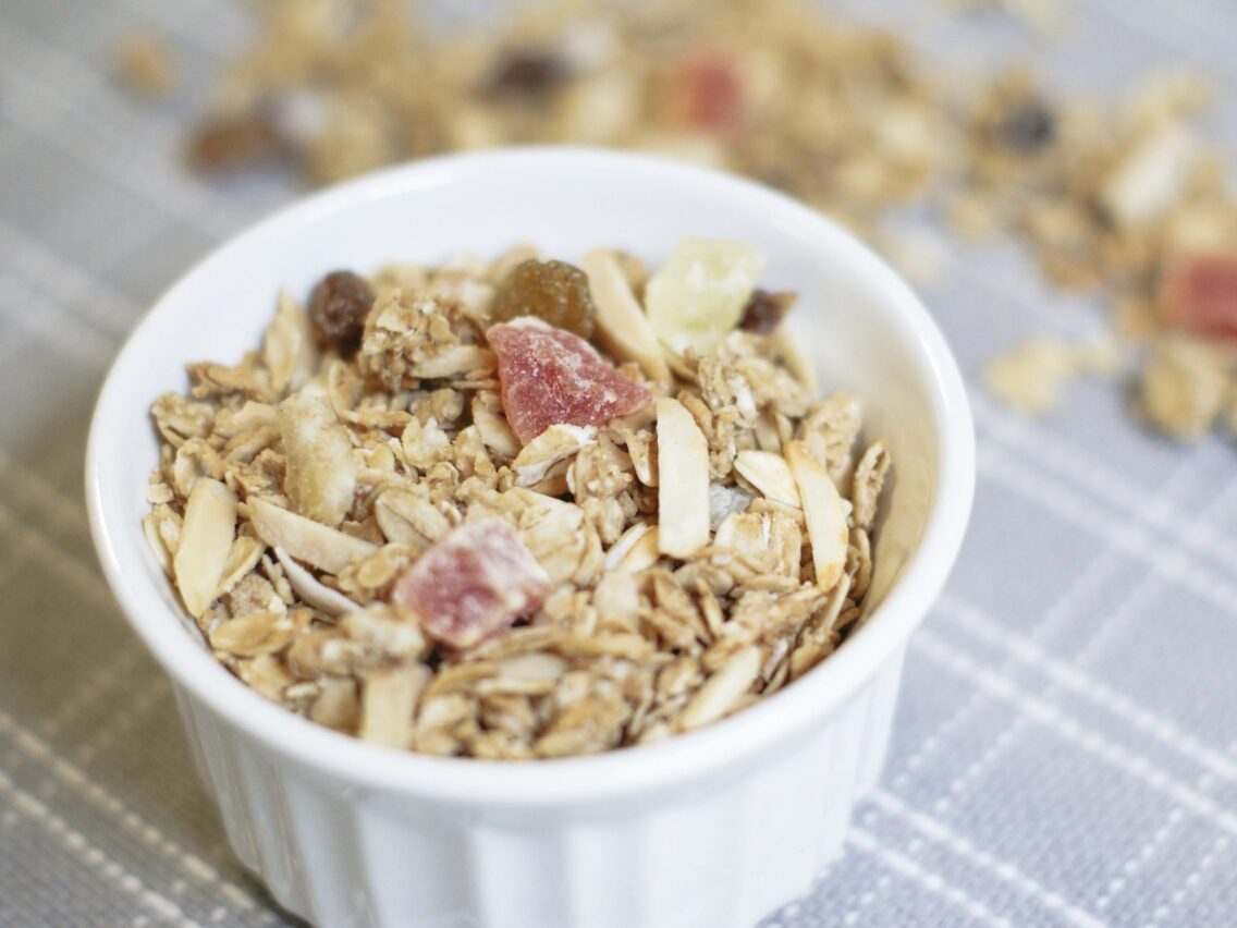How to Make HOMEMADE GRANOLA