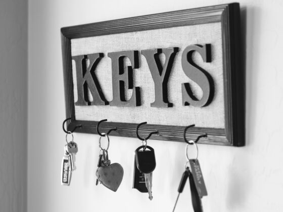 DIY Farmhouse Style Key Holder