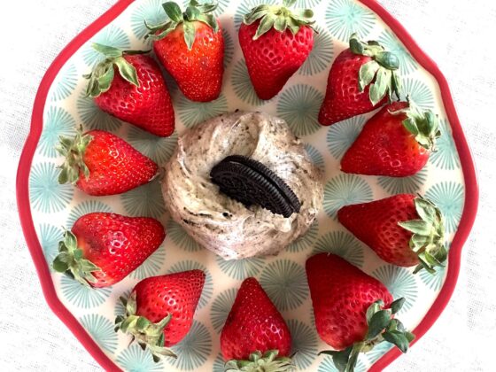 Oreo Cheesecake Dip with Fresh Strawberries