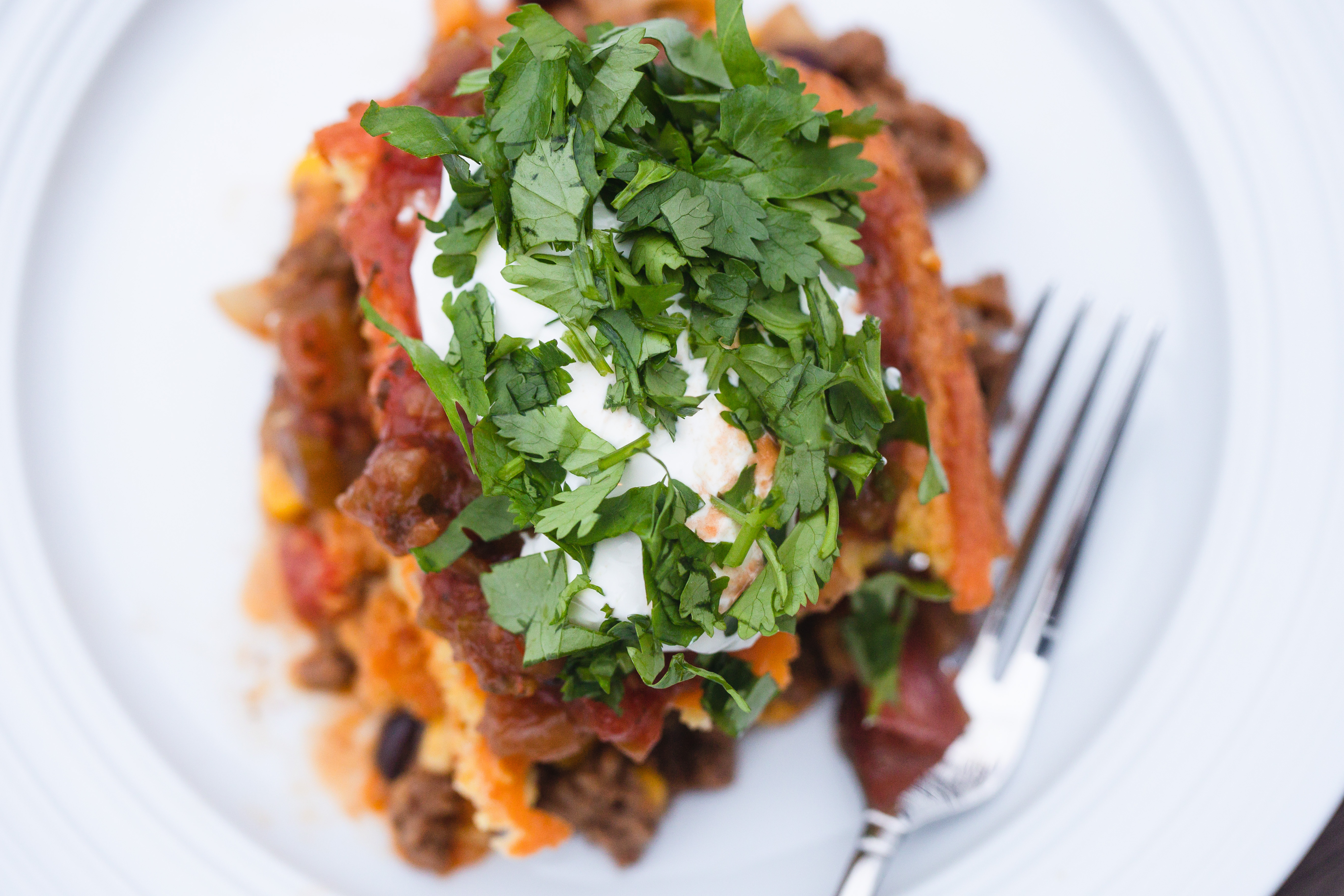 Tamale Pie | Tamale Pie Recipe | Tamale Pie Jiffy | Jiffy Corn Muffin | Mexican Dish | Mexican Casserole | Tamale Casserole | Easy Tamale Pie | This easy tamale pie recipe is made with a Jiffy corn muffin mix and is a great weeknight dinner recipe for your busy family! Recipe at SixCleverSisters.com