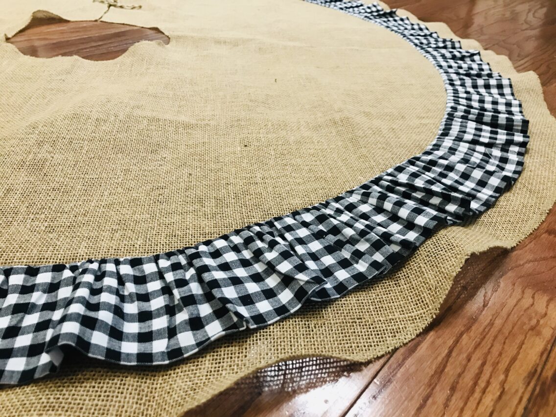 DIY Burlap Buffalo Plaid Tree Skirt