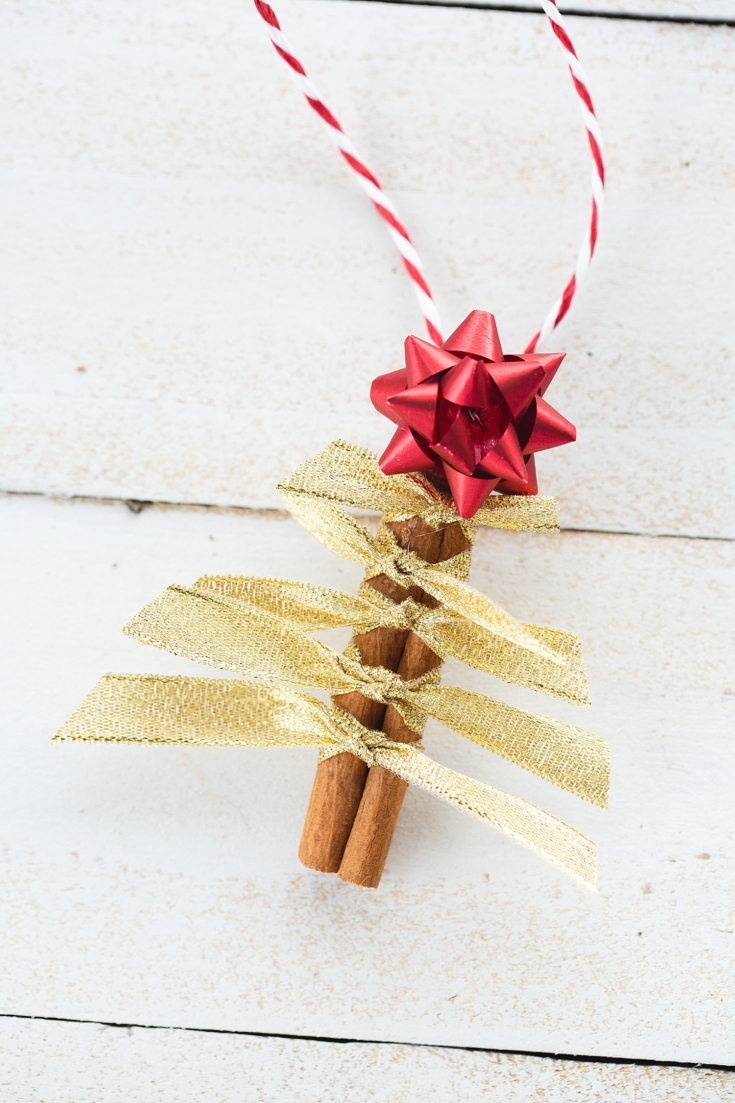 Easy DIY Christmas ornaments to make with your kids - Six Clever Sisters