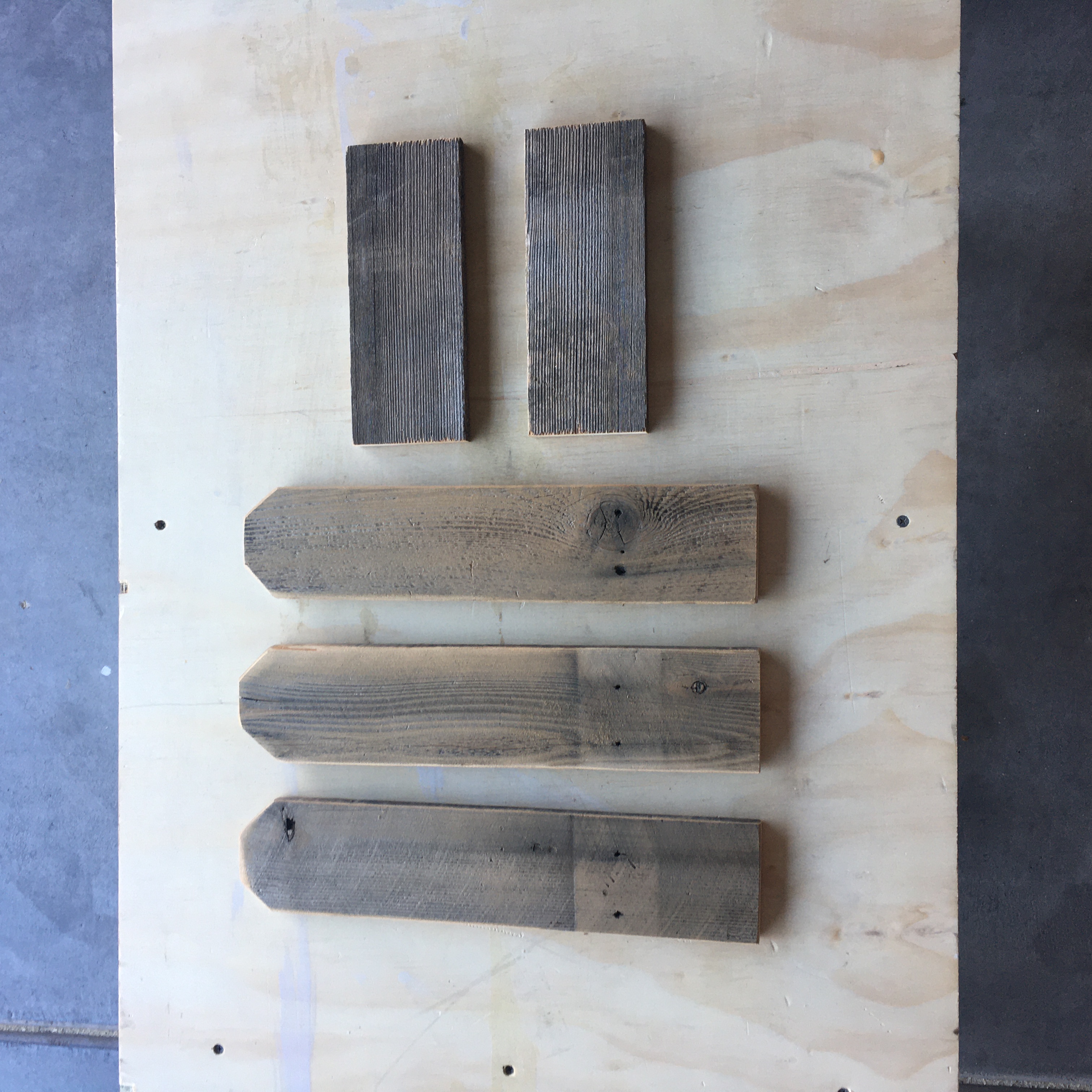 Wood Frame | Pallet Wood Frame | Reclaimed Wood Frame | DIY Wood Frame | DIY Pallet Wood Project | Use old wood to make this adorable frame! Find the tutorial at SixCleverSisters.com