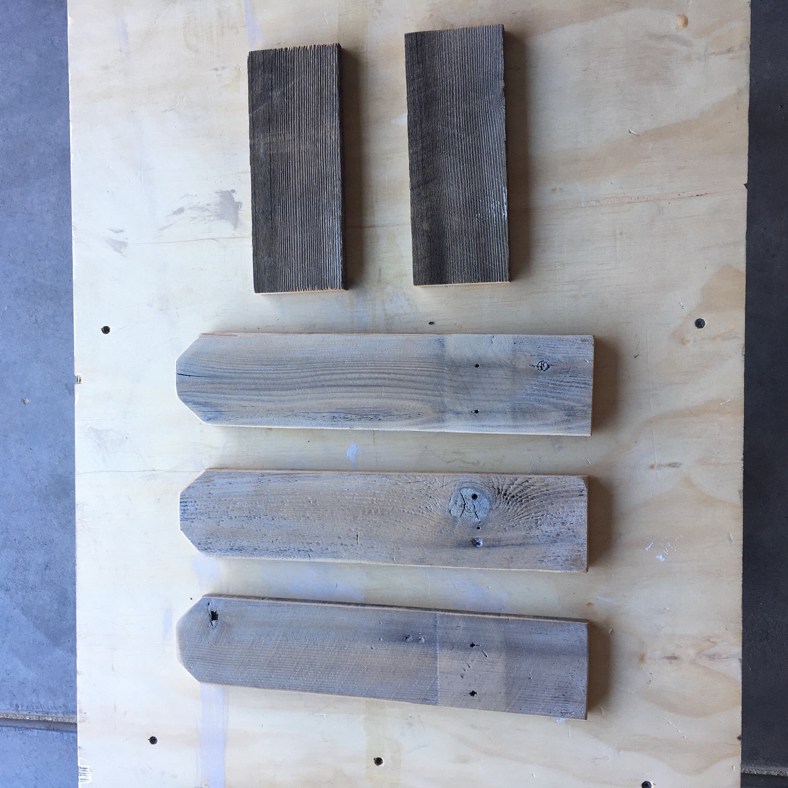 Wood Frame | Pallet Wood Frame | Reclaimed Wood Frame | DIY Wood Frame | DIY Pallet Wood Project | Use old wood to make this adorable frame! Find the tutorial at SixCleverSisters.com