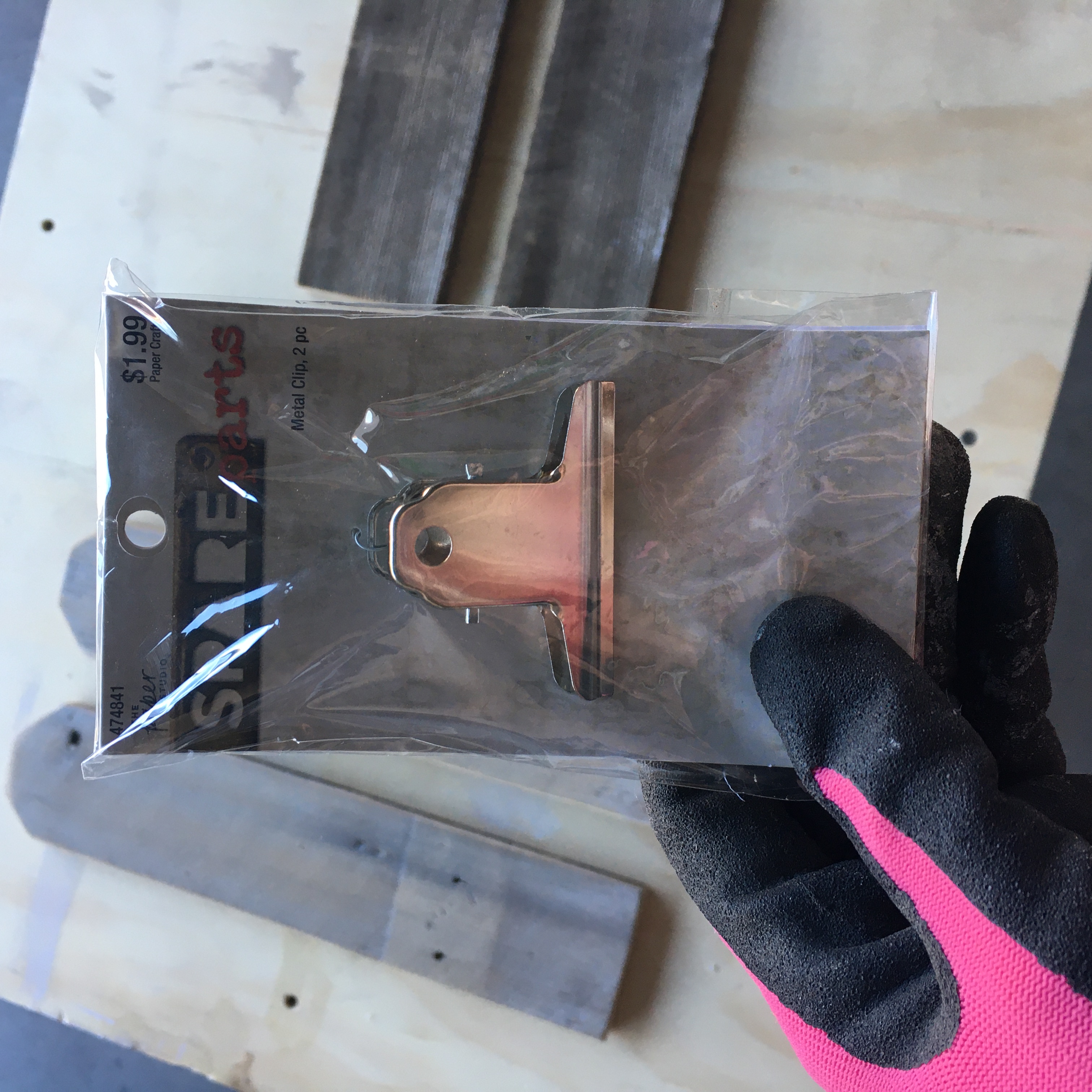 Wood Frame | Pallet Wood Frame | Reclaimed Wood Frame | DIY Wood Frame | DIY Pallet Wood Project | Use old wood to make this adorable frame! Find the tutorial at SixCleverSisters.com