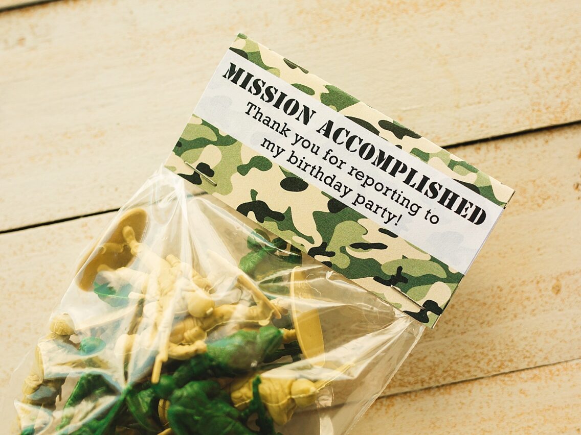 Camo Party Treat Bag Toppers {FREE PRINTABLE}