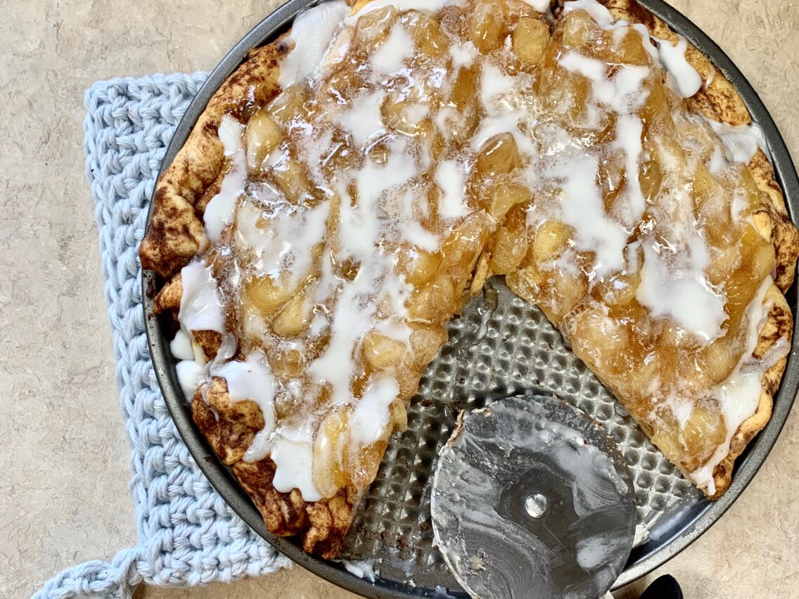 Apple Pie Pizza – Only 2 Ingredients!