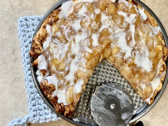Apple Pie Pizza – Only 2 Ingredients!