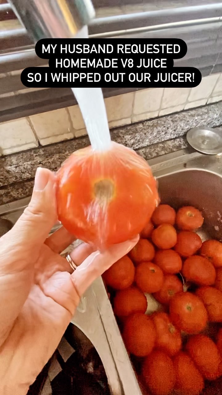 Homemade v8 juice anyone? 😉
We love our juicer for making tomato juice. And nothing goes to waste because I use the pulp from the tomatoes to make something else (keep watching to see!)

Link for juicer here - https://amzn.to/3PSJH5t

#sixcleversisters #juice #juicer #recipe #rotd #easyrecipe #healthy #juicediet #juicy #tomato #tomatojuice #v8 #pastasauce #juicerecipes