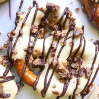 Reese's Pretzels | Peanut Butter | Peanut Butter Pretzels | Peanut Butter Dessert | Chocolate Pretzels | Reese's Dessert | Pretzels | White Chocolate | Easy Dessert | Easy Snack | Snack for Kids | Peanut Butter Cup | Quick Dessert | Easy Recipe | Six Clever Sisters