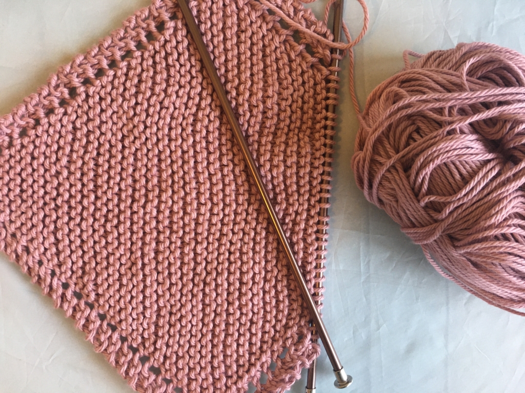 The Easiest Knit Dishcloth free pattern that is great for a beginner