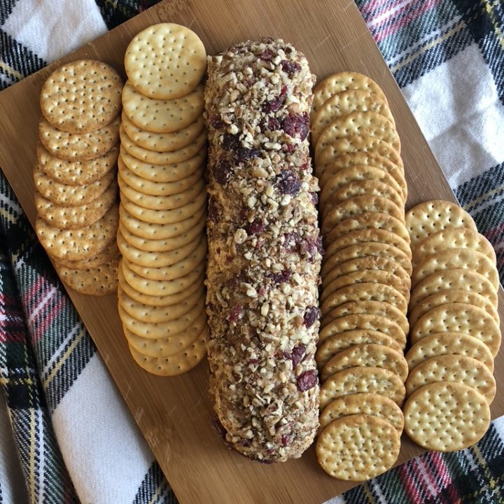 Cheese Ball | Cheese Ball Recipe | Cheese Log | Bacon Cheese Ball | Appetizer Recipe | Cheese Ball Recipe | Cheese balls make great appetizer options for holiday parties or Superbowl parties. Find this recipe at SixCleverSisters.com.