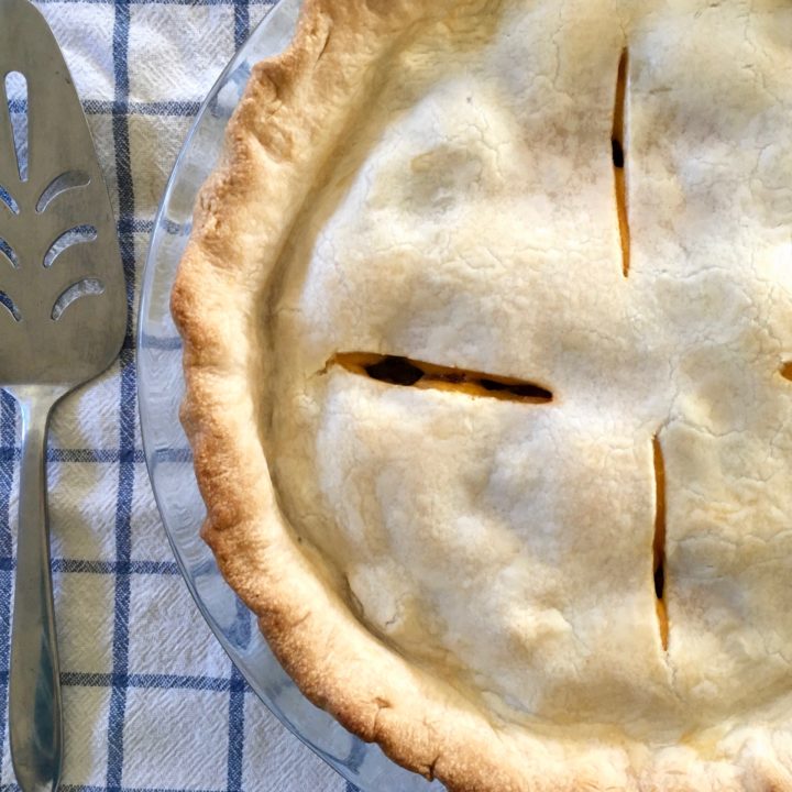 Pot Pie | Pot Pie Recipes | Dinner Ideas | Dinner Recipes | Dinner Recipes With Ground Beef | Main Dish Meals | Main Dish Meal Recipes | Cheeseburger Pie | Easy Recipes | Easy Recipes for Dinner | Looking for a simple dinner recipe? This cheeseburger pie is all the elements of a cheeseburger in pie form! It'll be a dinner idea the entire family will love. #recipe #easyrecipe #dinner #menu #cheeseburger #dinnerideas #recipeoftheday #groundbeef