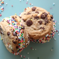 Ice Cream Sandwich Recipe | Ice Cream Bar | Ice Cream Recipe | Summer Desserts | Ice Cream Party | Summer Recipes | Pool Party Recipes | Kids Summer Recipes | Easy Summer Recipes | Easy Summer Dessert | Easy Ice Cream Sandwiches | Six Clever Sisters