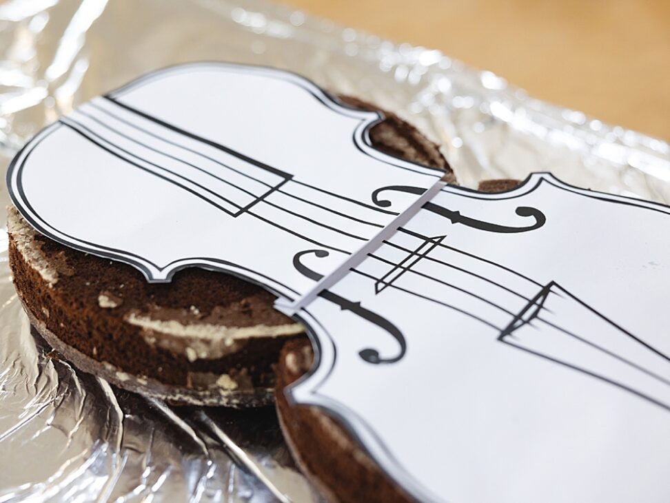 The Easiest Way to Make a Violin Cake {from 2 round cakes!} - Six ...