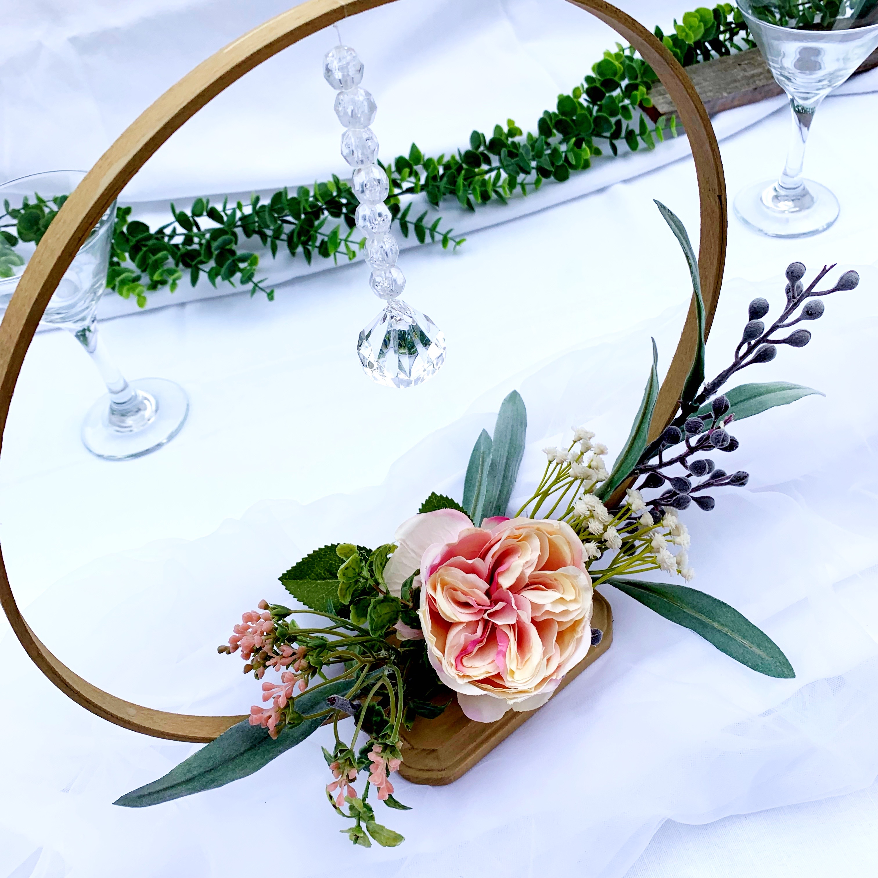 DIY Floral Hoop Centerpiece | Wedding | Easy Centerpiece | Floral Centerpiece | Hoop Decor | DIY Shower | Easy Bridal Decor | Bridal Shower | Floral Wedding | Spring Wedding | Summer Wedding | Centerpiece Idea | Pretty Wedding Ideas | Six Clever Sisters