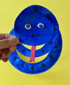 Paper Plate Crafts | Paper Plate Crafts for Kids | Paper Plate Crafts Animals | Paper Plate Craft Activity | Paper Plate Snake Craft | Snake Craft with Paper Plate | Paper Plate Snakes | Looking for a cool craft to make with kids? These paper plate snakes are super fun for those animal lovin' kids! With just some paint or markers and a paper plate, you, too, can enjoy making this fun project! #craft #kidsactivities #activitiesforkids #kids #snake