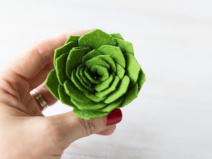How to Make Felt Succulents {that actually look real!}