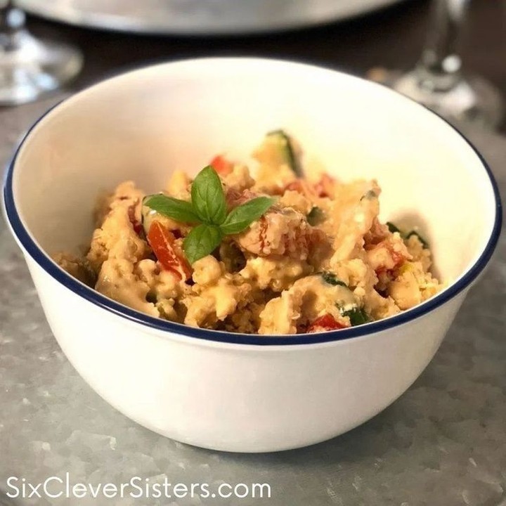 I love a hearty quinoa bowl and this 𝐂𝐫𝐞𝐚𝐦𝐲 𝐌𝐞𝐝𝐢𝐭𝐞𝐫𝐫𝐚𝐧𝐞𝐚𝐧 𝐐𝐮𝐢𝐧𝐨𝐚 𝐒𝐚𝐥𝐚𝐝 is a perfect blend of hearty but light and so full of flavor. I love the Mediterranean flavors of fresh cucmber and tomato, tahini, olive oil, garlic, lemon . . . yum yum!⁣
Find the recipe at 𝐒𝐢𝐱𝐂𝐥𝐞𝐯𝐞𝐫𝐒𝐢𝐬𝐭𝐞𝐫𝐬.𝐜𝐨𝐦⁣
⁣
#sixcleversisters #fresh #lunch #salad #veggies #dinner #tomatoes #healthyfood #mediterranean #quinoa #proteinbowl #quinoabowl #growyourown #vegetables #vegetarian #tasty #hungry #dinnertime #healthydinner #recipe #veg #healthyrecipe #easyrecipe #recipeoftheday #rotd #recipes #healthymeal #healthyrecipes #cleanrecipes