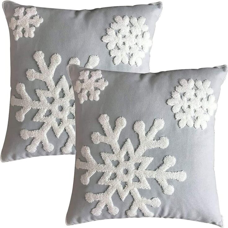 Christmas Pillow Covers | Christmas Pillow Covers 18 x 18 | Amazon Christmas Pillow Covers | Christmas Pillow Covers Amazon | Christmas Pillow Covers Living Rooms | Christmas Home Decor | Christmas Home Decor Ideas | Christmas Home Decor Living Room | Did you know adding a Christmas pillow cover to a pillow you already have is an easy way to add some Christmas decor to your home? Add some cute Christmas decor for cheap with these adorable pillows! #christmas #holiday #home #homedecor #christmas2022 #christmasdecor