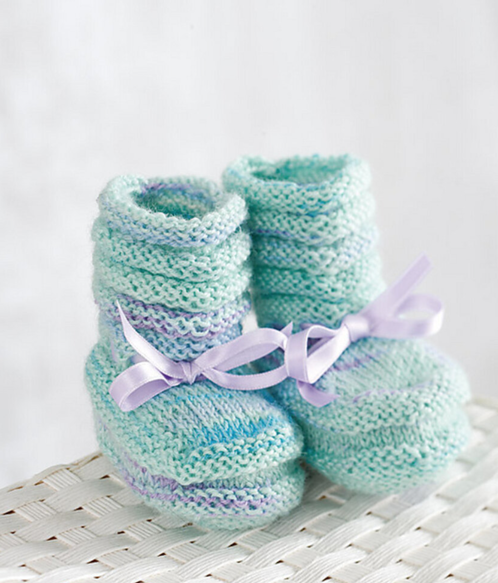 Knit Baby Bootie | Knit Baby Booties | Knit Baby Booties Pattern | Knit Baby Booties Free Pattern | Free Knit Baby Bootie Pattern Easy | Knit Baby Booties for Beginners | Knit Baby Bootie Pattern | Looking for a cute gift to welcome a new baby? These baby bootie patterns make lovely gifts. Here you will find a variety of free baby bootie patterns. #knitting #baby #pattern #knit #bootie #yarn