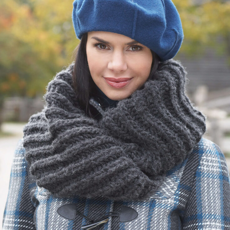Cowls to Knit | Simple Cowls to Knit | Easy Cowls to Knit | How to Knit a Cowl With Straight Needles | How to Knit a Cowl With Circular Needles | Cowl Knit Free Pattern | Cowl Patterns to Knit | Cowl Knit Pattern | This compilation of cowls to knit are all free patterns. Find the style that best suits you and make this easy cowl in no time! #knit #knitting #pattern #project #yarn #create #diy #easycraft #inspiration