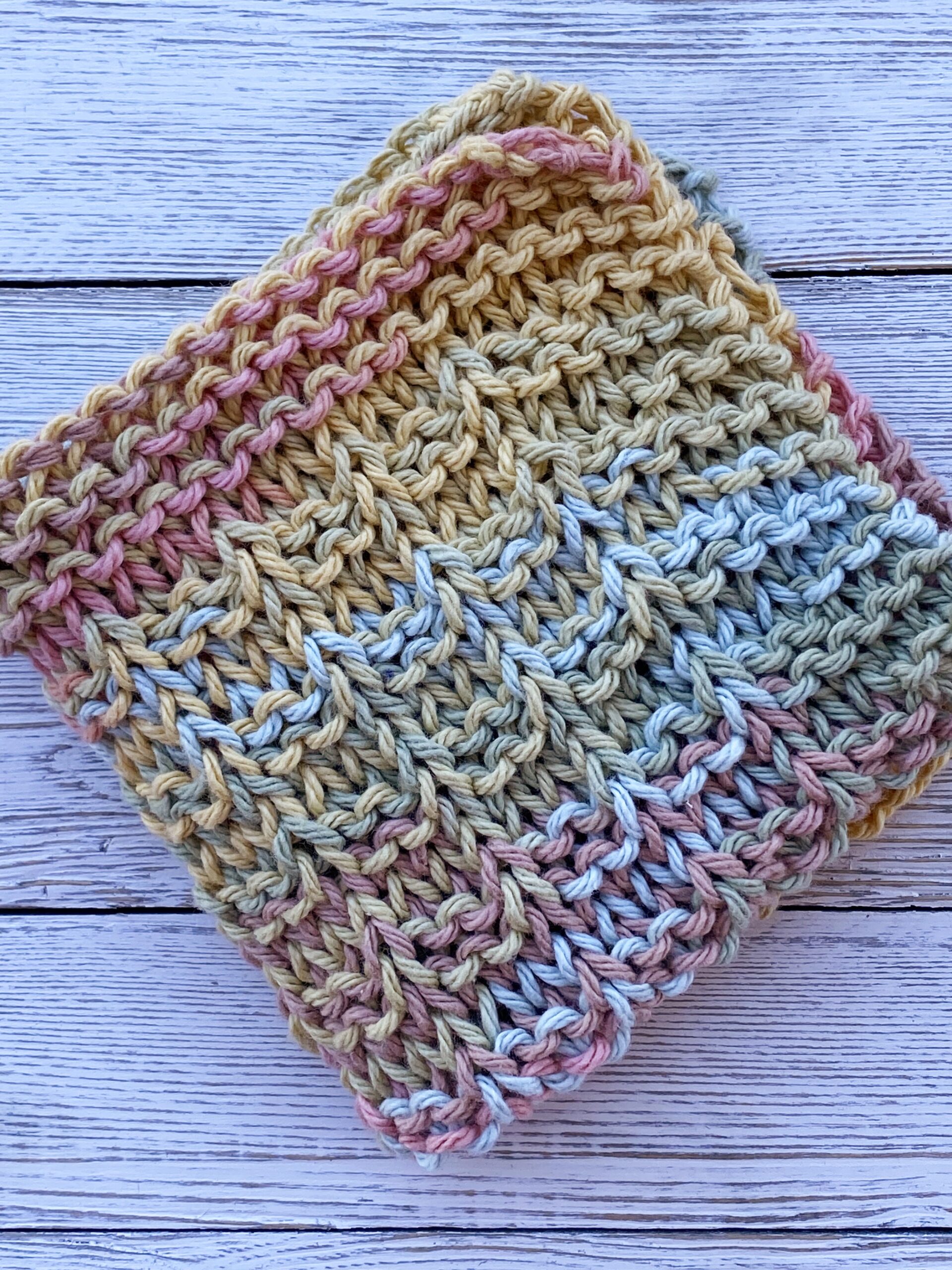 Knit Dishcloth | Knit Dishcloth Pattern | Knit Dishcloth Free Pattern | Knit Dishcloth Pattern Easy | Knit Dishcloth for Beginners | Knit Dishcloth Tutorial | Beginner Knit Dishcloth Pattern Free | Knit Dishcloth Pattern Free | Knit Dishcloths Free Patterns | Looking for an easy knit dishcloth pattern? This is easy to make and great for beginners! So, if you're just learning or need a simple knitting pattern, check this out. #knit #knitting #tutorial #giftideas #pattern #freepattern #yarn #howto