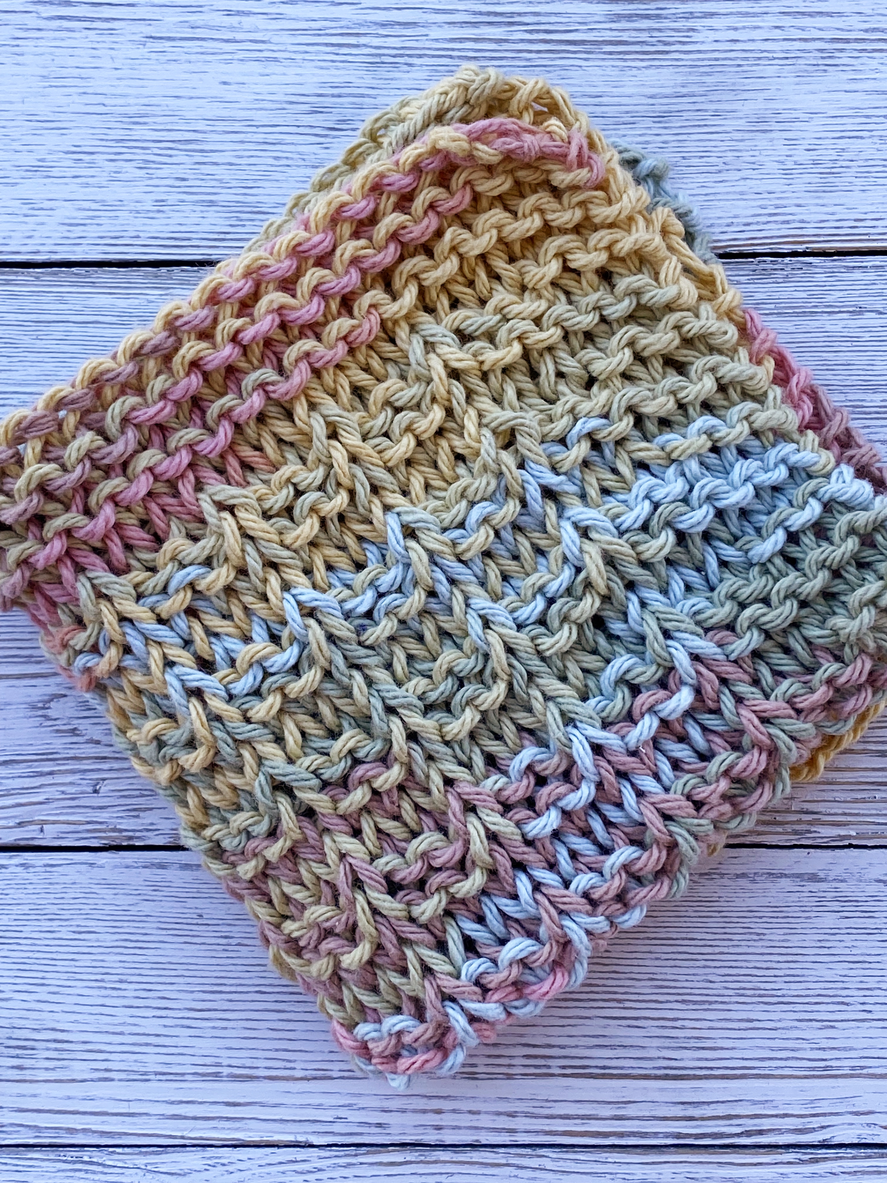 Knit Dishcloth | Knit Dishcloth Pattern | Knit Dishcloth Free Pattern | Knit Dishcloth Pattern Easy | Knit Dishcloth for Beginners | Knit Dishcloth Tutorial | Beginner Knit Dishcloth Pattern Free | Knit Dishcloth Pattern Free | Knit Dishcloths Free Patterns | Looking for an easy knit dishcloth pattern? This is easy to make and great for beginners! So, if you're just learning or need a simple knitting pattern, check this out. #knit #knitting #tutorial #giftideas #pattern #freepattern #yarn #howto