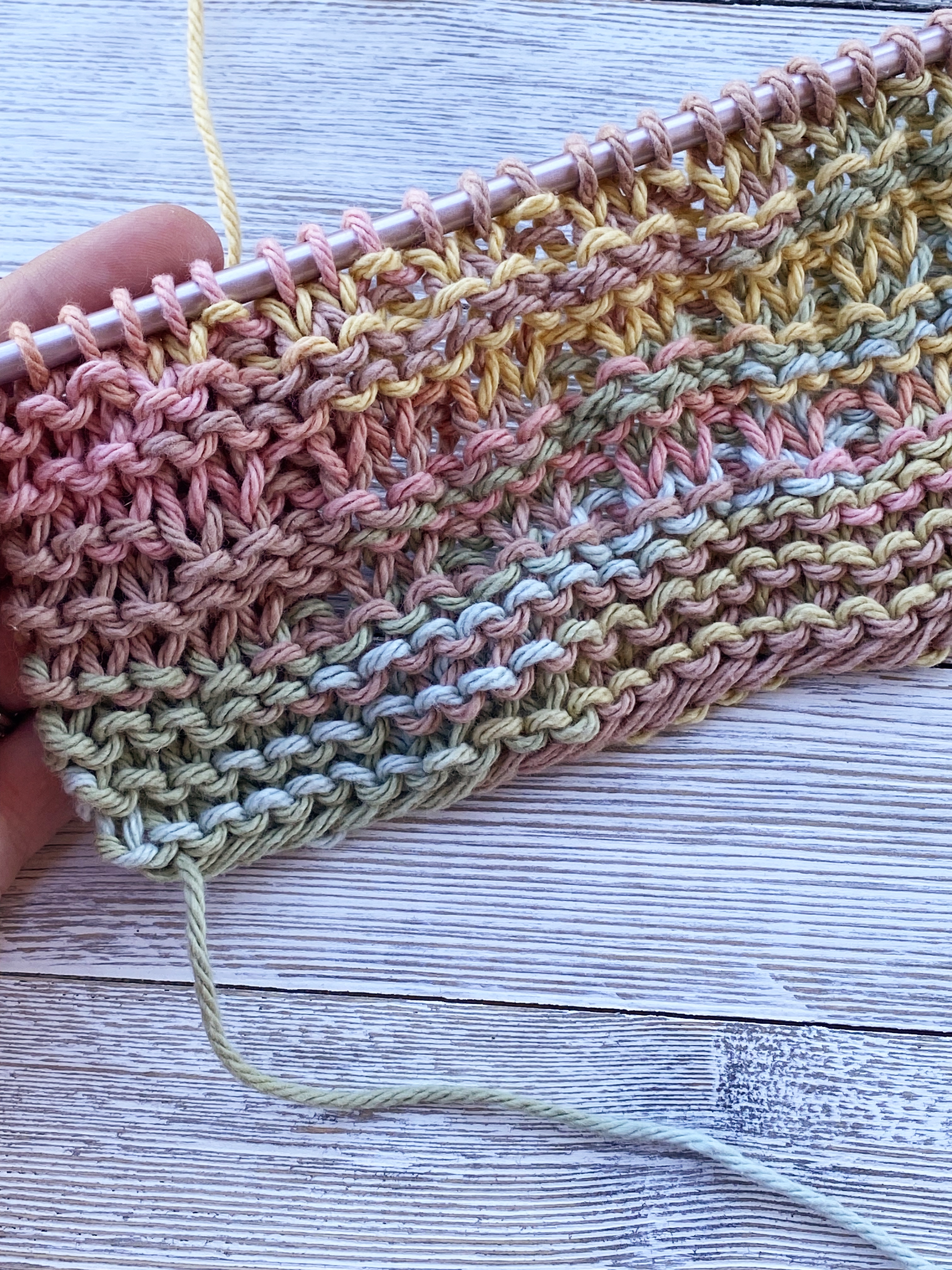 Knit Dishcloth | Knit Dishcloth Pattern | Knit Dishcloth Free Pattern | Knit Dishcloth Pattern Easy | Knit Dishcloth for Beginners | Knit Dishcloth Tutorial | Beginner Knit Dishcloth Pattern Free | Knit Dishcloth Pattern Free | Knit Dishcloths Free Patterns | Looking for an easy knit dishcloth pattern? This is easy to make and great for beginners! So, if you're just learning or need a simple knitting pattern, check this out. #knit #knitting #tutorial #giftideas #pattern #freepattern #yarn #howto