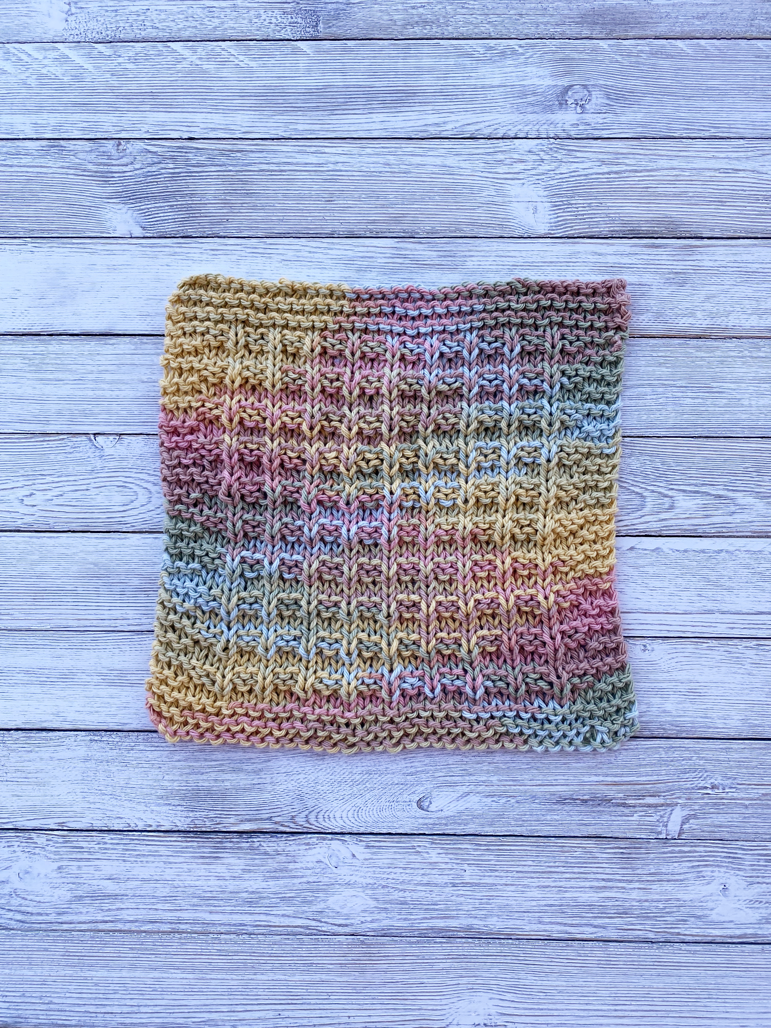 Knit Dishcloth | Knit Dishcloth Pattern | Knit Dishcloth Free Pattern | Knit Dishcloth Pattern Easy | Knit Dishcloth for Beginners | Knit Dishcloth Tutorial | Beginner Knit Dishcloth Pattern Free | Knit Dishcloth Pattern Free | Knit Dishcloths Free Patterns | Looking for an easy knit dishcloth pattern? This is easy to make and great for beginners! So, if you're just learning or need a simple knitting pattern, check this out. #knit #knitting #tutorial #giftideas #pattern #freepattern #yarn #howto