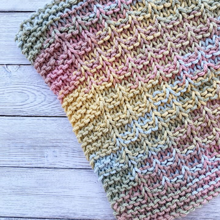 Knit Dishcloth | Knit Dishcloth Pattern | Knit Dishcloth Free Pattern | Knit Dishcloth Pattern Easy | Knit Dishcloth for Beginners | Knit Dishcloth Tutorial | Beginner Knit Dishcloth Pattern Free | Knit Dishcloth Pattern Free | Knit Dishcloths Free Patterns | Looking for an easy knit dishcloth pattern? This is easy to make and great for beginners! So, if you're just learning or need a simple knitting pattern, check this out. #knit #knitting #tutorial #giftideas #pattern #freepattern #yarn #howto