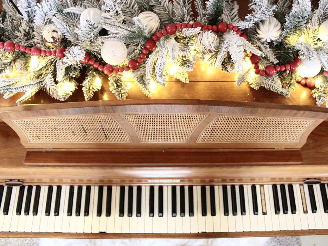 How to Style Christmas Garland