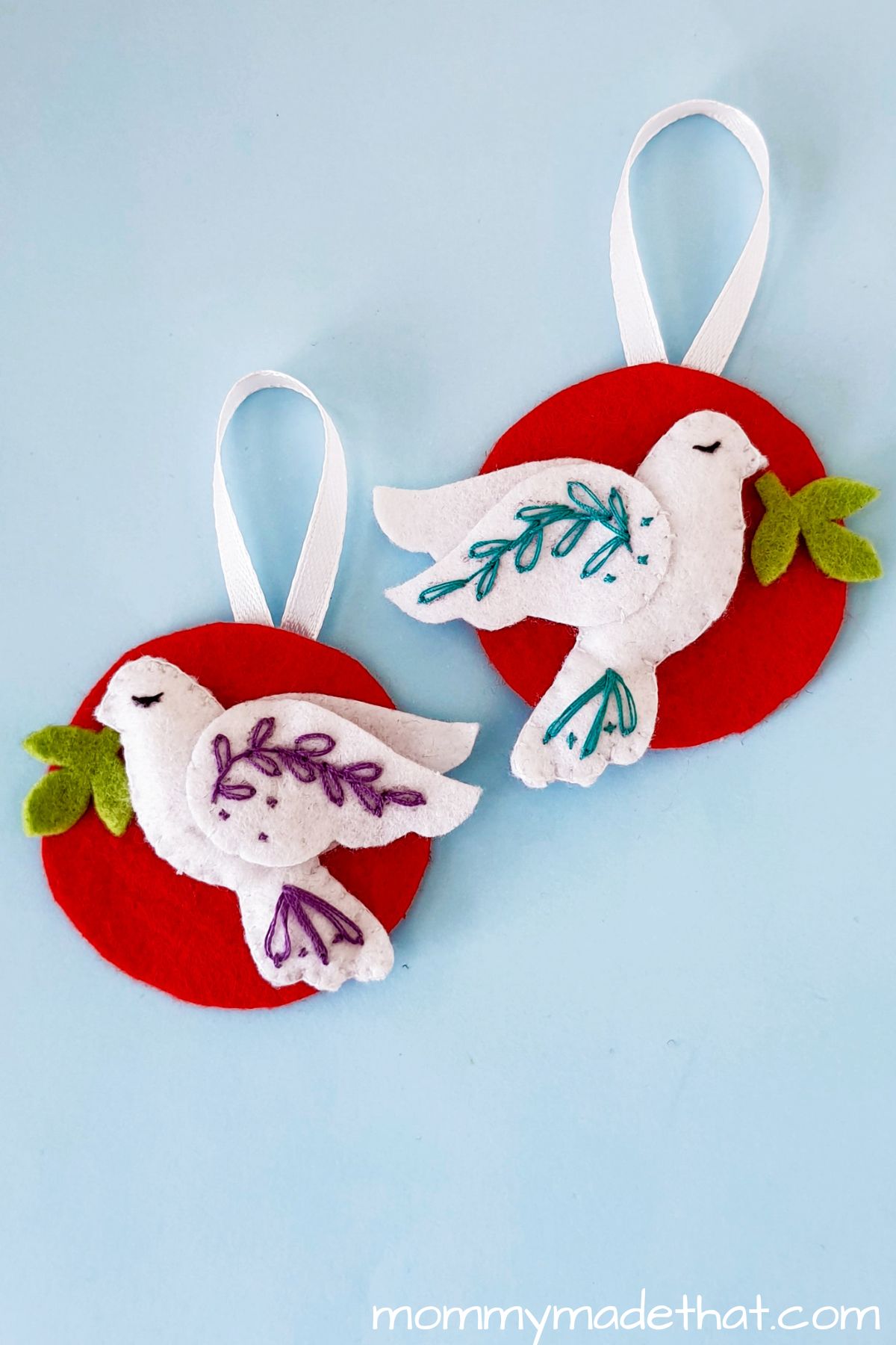 DIY Felt Christmas Ornaments to make for holiday crafts | DIY Felt Christmas Ornaments Patterns Free | easy diy felt christmas ornaments | how to make a felt christmas tree ornament | 25 Free Patterns for Felt Christmas Ornaments linked on the Six Clever Sisters blog!