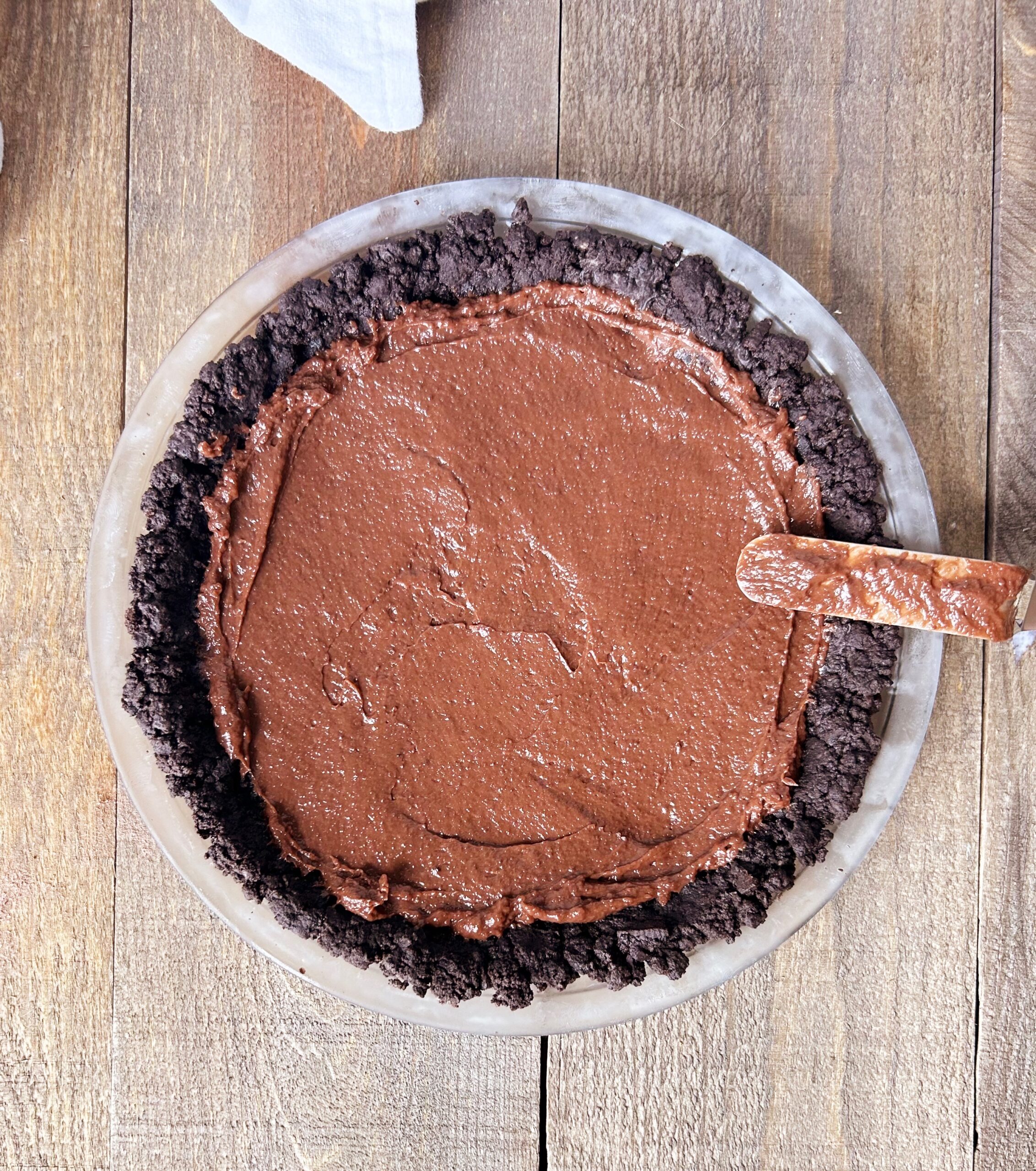 No-bake chocolate pie | summer dessert | No-bake chocolate pie recipe with pudding | No-bake cold summer dessert pie | No bake chocolate pie recipe at the Six Clever Sisters website!