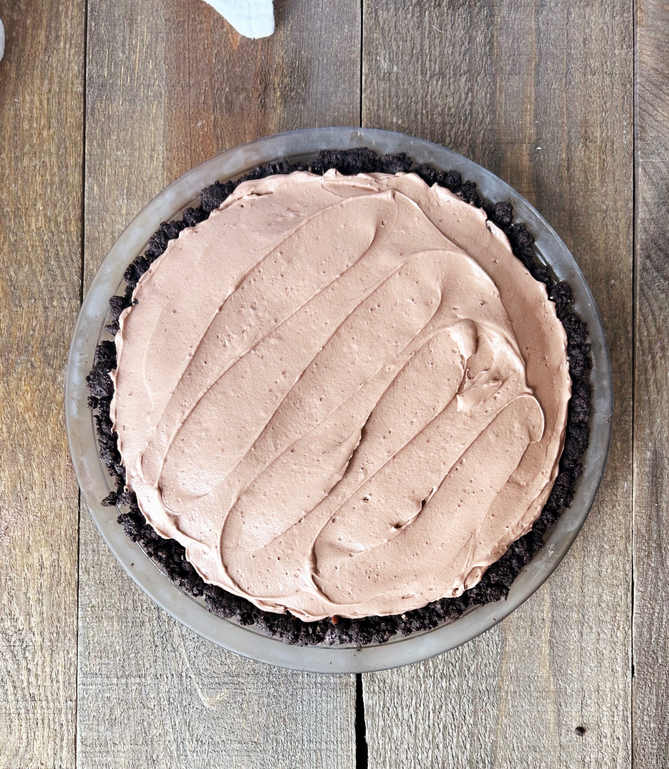 No-bake chocolate pie | summer dessert | No-bake chocolate pie recipe with pudding | No-bake cold summer dessert pie | No bake chocolate pie recipe at the Six Clever Sisters website!