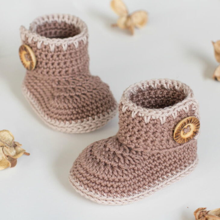Crochet baby bootie pattern | Free crochet pattern | Baby gift | Handmade Baby shower gift | Baby shower gift | DIY Baby gift | Crochet baby | Six Clever Sisters