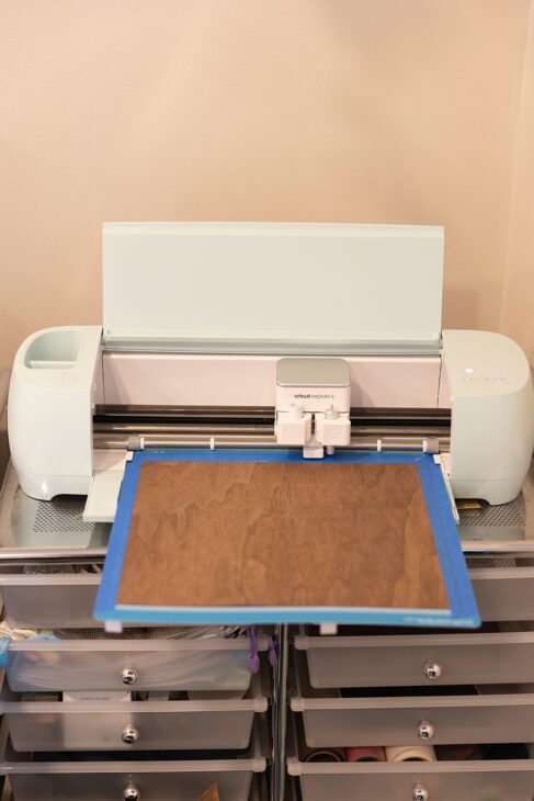 How to Make Wooden Earrings with Cricut Veneer, How to make wooden earrings at home, Easy Cricut Projects, Easy Cricut Gift Ideas