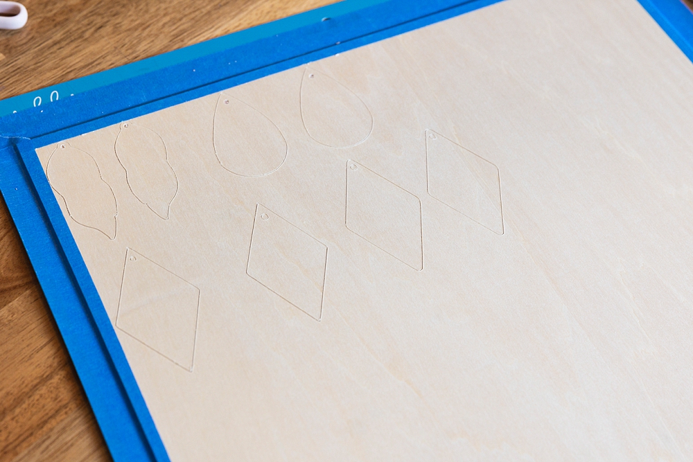 How to Make Wooden Earrings with Cricut Veneer, How to make wooden earrings at home, Easy Cricut Projects, Easy Cricut Gift Ideas