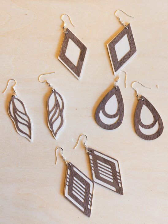 How to Make Wooden Earrings with Cricut Veneer, How to make wooden earrings at home, Easy Cricut Projects, Easy Cricut Gift Ideas