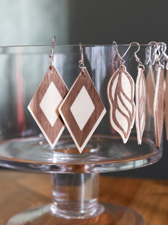 How to Make Wooden Earrings with Cricut Veneer, How to make wooden earrings at home, Easy Cricut Projects, Easy Cricut Gift Ideas