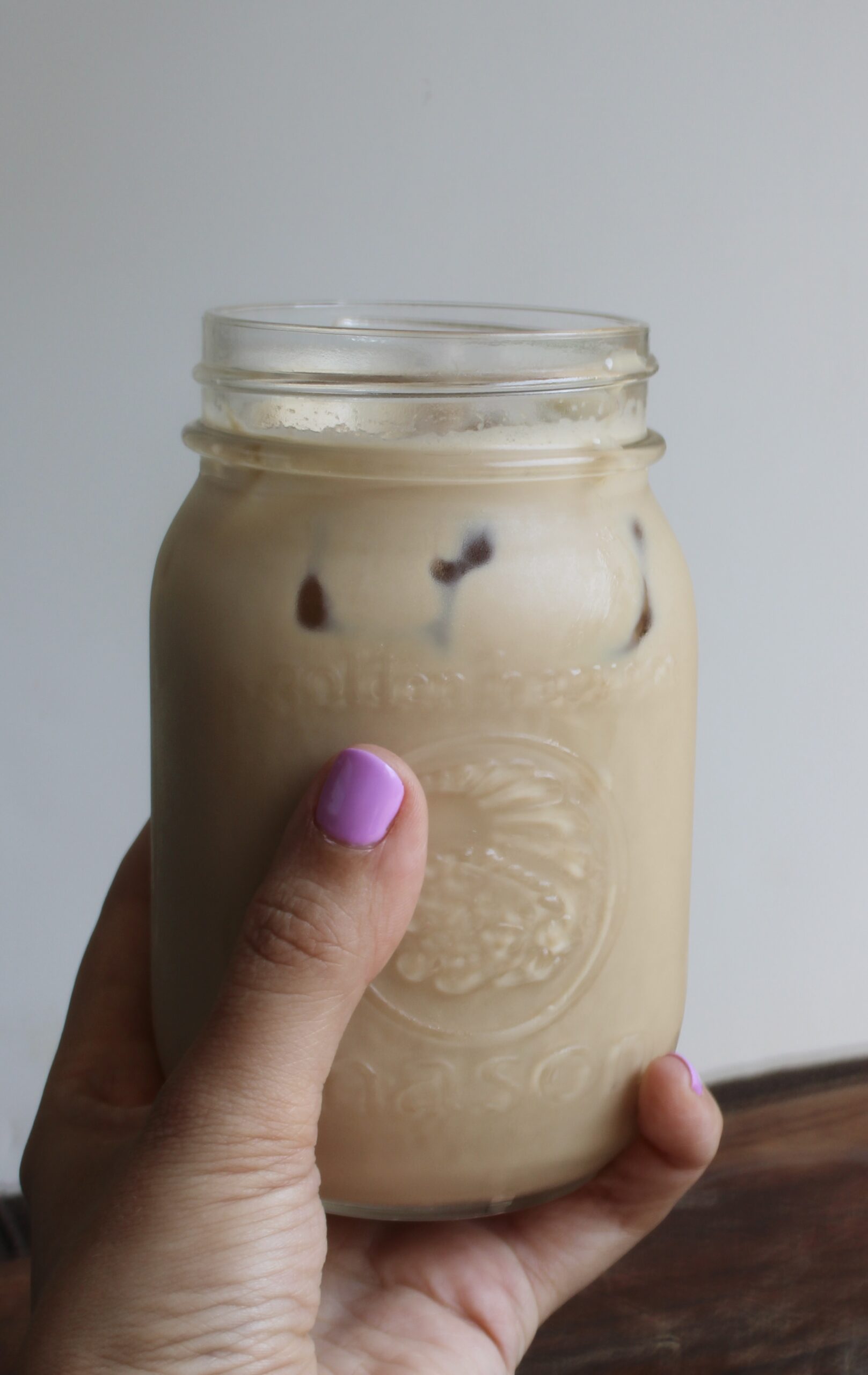 Nescafé Gold iced coffee with milk and ice cubes